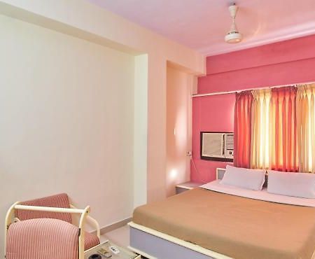 Hotel Aditya Rajkot Eksteriør bilde