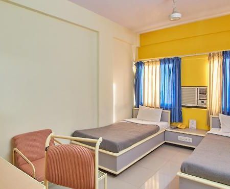 Hotel Aditya Rajkot Eksteriør bilde