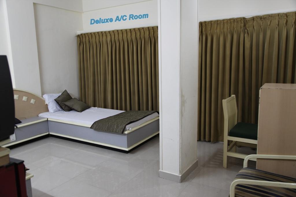Hotel Aditya Rajkot Eksteriør bilde