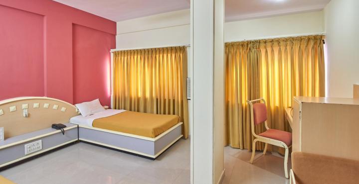 Hotel Aditya Rajkot Eksteriør bilde